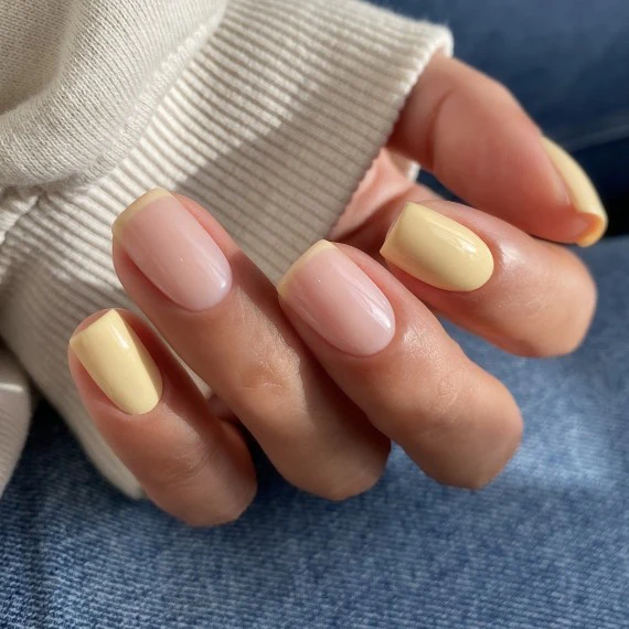 589 YELLOW PETUNIA Semilac Soak Off Gel / Hybrid Nail Polish - Image 4