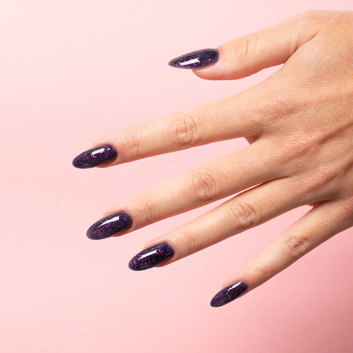 611 Violet Night - Semilac Soak Off Gel / Hybrid Nail Polish - Image 4