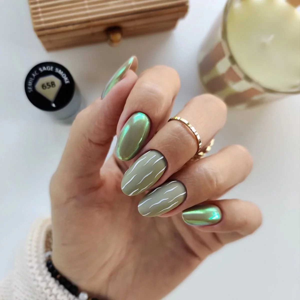 658 Saga Smoke - Semilac Soak Off Gel / Hybrid Nail Polish - Image 3