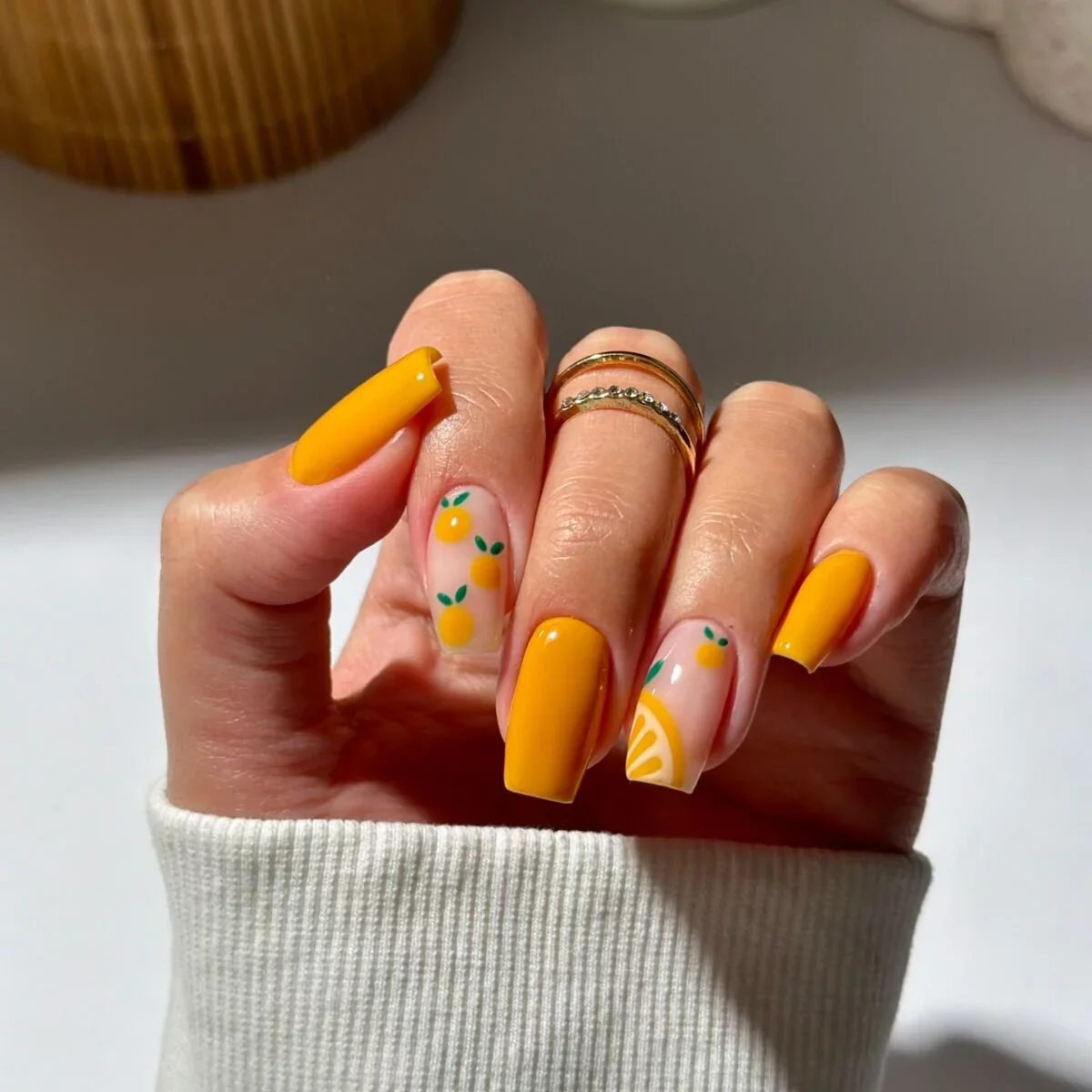 660 Honey Ritual - Semilac Soak Off Gel / Hybrid Nail Polish - Image 3