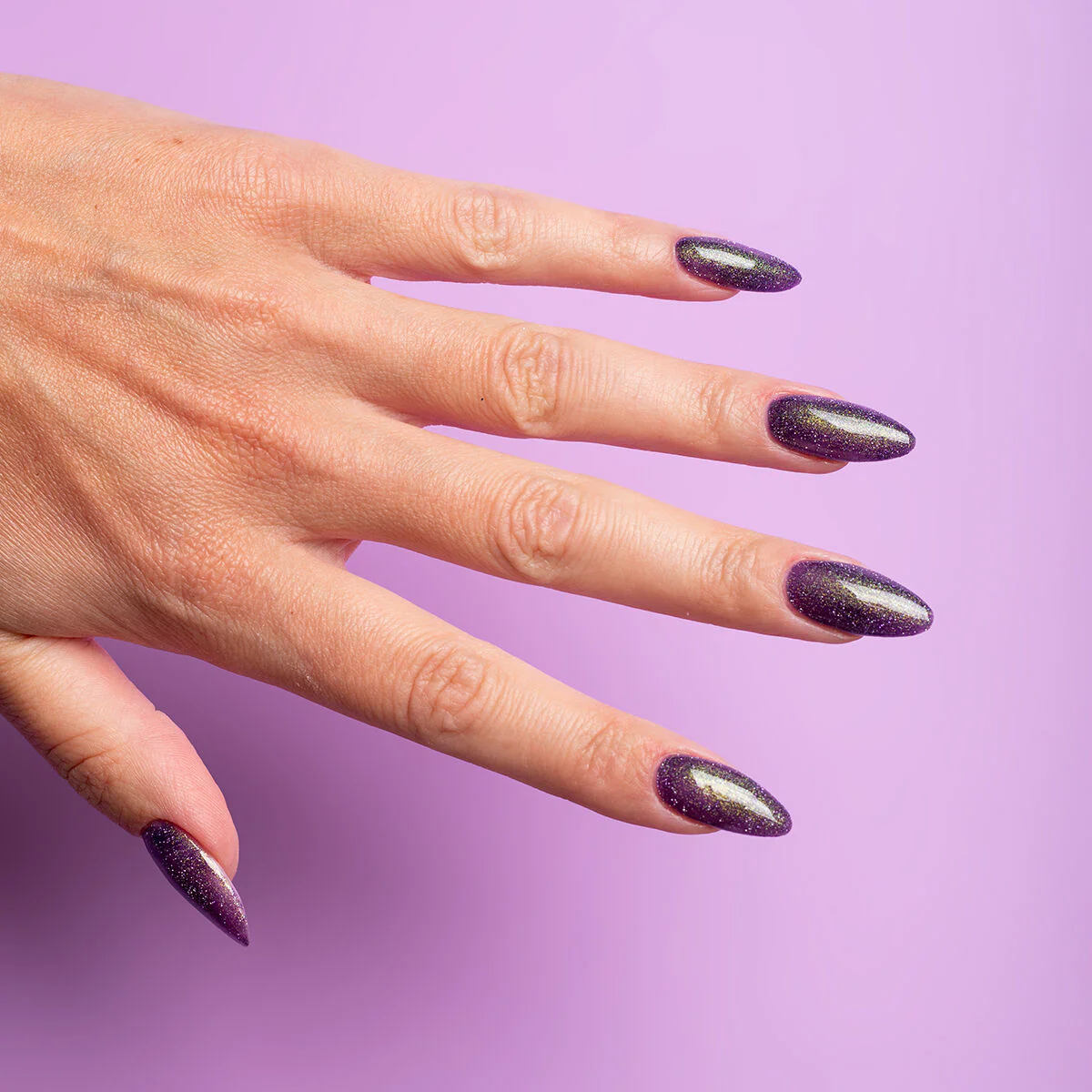 825 Cyber Violet - Semilac Soak Off Gel / Hybrid Nail Polish - Image 3