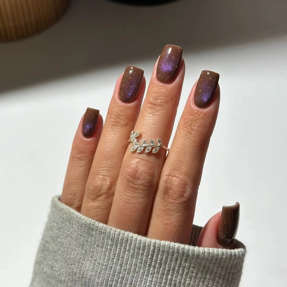 827 AI Brown - Semilac Soak Off Gel / Hybrid Nail Polish - Image 4