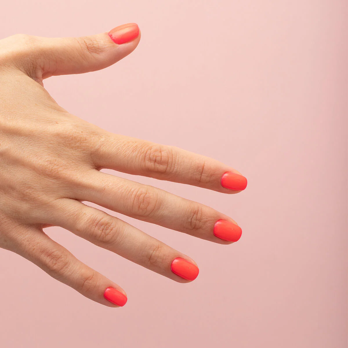 935 Disco Inferno - Semilac Soak Off Gel / Hybrid Nail Polish - Image 4