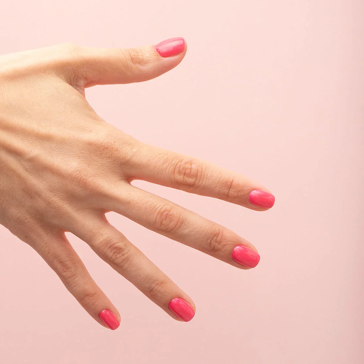 936 Magenta Ticket - Semilac Soak Off Gel / Hybrid Nail Polish - Image 4