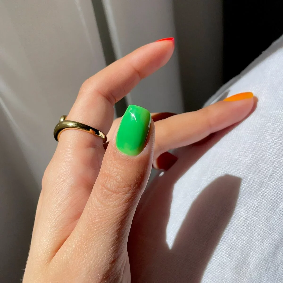 984 Jelly Appletini - Semilac Soak Off Gel / Hybrid Nail Polish - Image 3