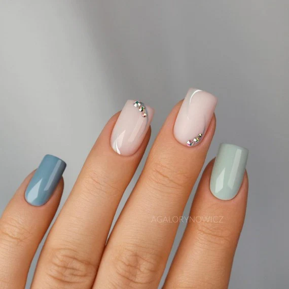 Semilac AURORA SHINE DIAMOND 4MM - Nail Art Decorations 50 PCS - Image 3