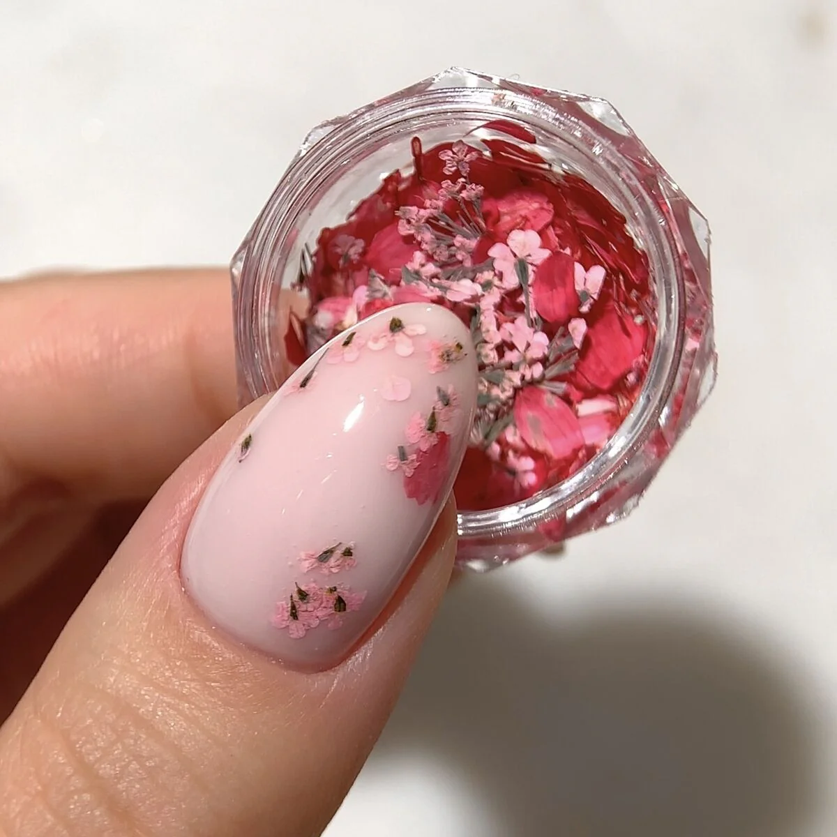 Semilac Flower Flakes Coral Blossom - Image 3