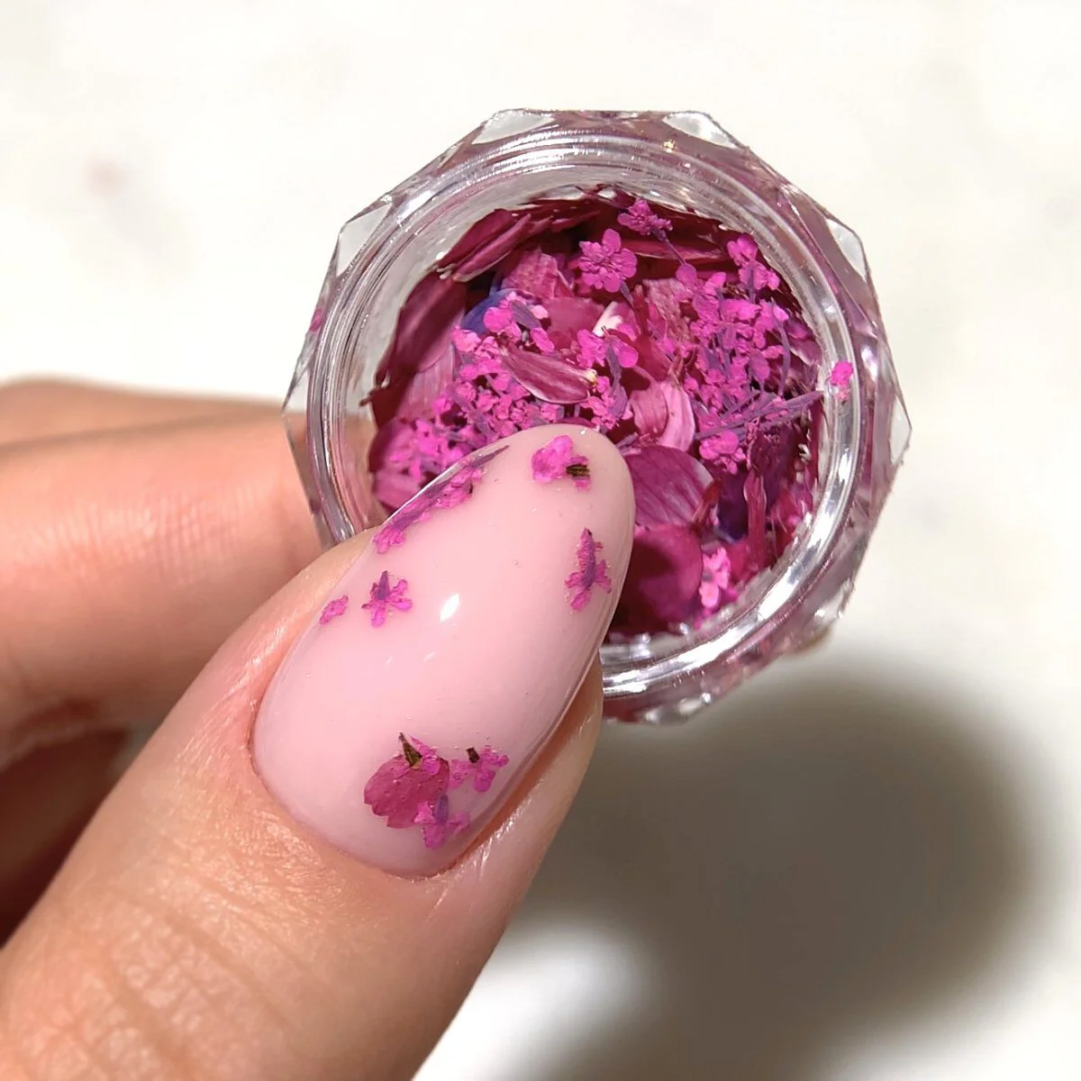 Semilac Flower Flakes Wild Orchid - Image 3
